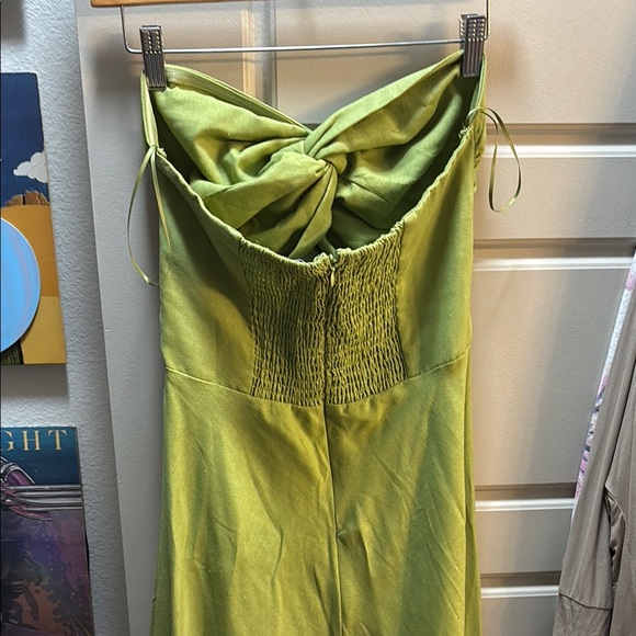 Elegant Green Strapless Dress - Picture 3 of 6